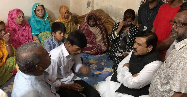 দিয়ার বাসায় গিয়ে হাসির ‘ব্যাখ্যা’ দিয়ে ক্ষমা চাইলেন নৌমন্ত্রী