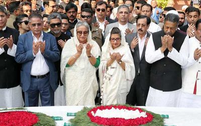বঙ্গবন্ধুর সমাধিতে শ্রদ্ধা জানিয়ে প্রধানমন্ত্রীর নির্বাচনী প্রচারণা শুরু