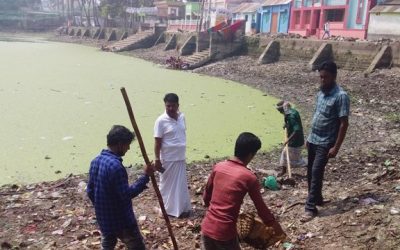 কাজিপাড়ায় কাউন্সিলরের উদ্যোগে চলছে পুকুর পরিস্কার-পরিছন্নতা