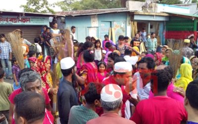 পৈরতলার মৃতের বাড়িতে আসামি ধরতে গিয়ে নারীদের কবলে পুলিশ