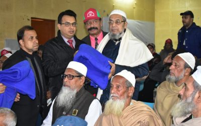 মুক্তিযোদ্ধাদের গায়ে কম্বল জড়িয়ে দিলেন ব্রাহ্মণবাড়িয়ার জেলা প্রশাসক