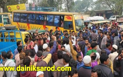 ট্রাফিক সার্জেন্ট পেটালো বাস চালককে, প্রতিবাদে সড়ক অবরোধ