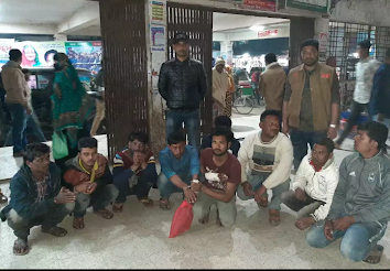 অবশেষে ডিবির জালে স্টেশনের ডিজিটাল জুয়ারীরা