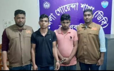 কসবায় বিপুল পরিমান ভারতীয় শাড়িসহ মাইক্রোবাস জব্দ, দুইজন আটক