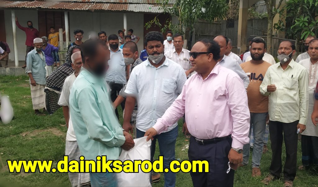 কসবায় আইনমন্ত্রীর খাদ্য সহায়তা পেল ১৩০ পরিবার