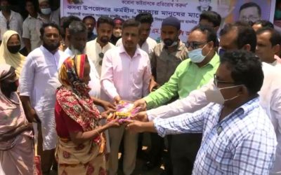 আইনমন্ত্রীর নিজস্ব অর্থায়নে অসহায়দের মাঝে ঈদ উপহার শাড়ী-লুঙ্গী বিতরণ শুরু
