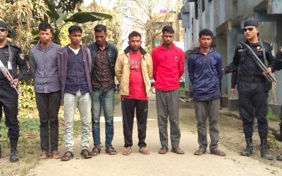 নাসিরনগরে একরাতে ৩০ সিএনজি ডাকাতি, র‍্যাবের হাতে ৬ ডাকাত আটক