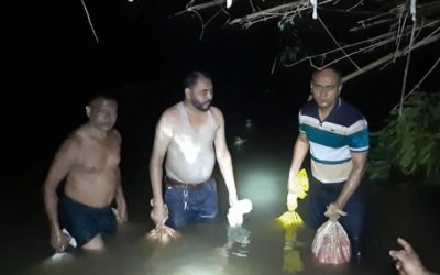 পুকুরে নামলেন ওসি, পানির নিচে বস্তা থেকে ১২০ বোতল ‘বিয়ার’ উদ্ধার