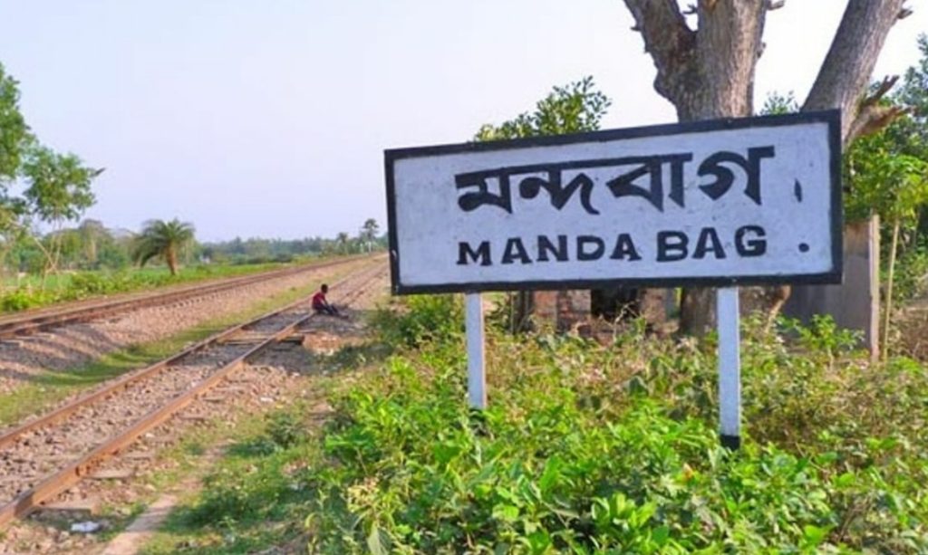 কসবায় চলন্ত ট্রেন থেকে স্ত্রীকে ফেলে হত্যা চেষ্টা, বিচ্ছিন্ন হয়ে গেল হাত