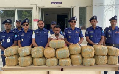 কসবায় টয়লেটে বস্তা ভর্তি ছিল ১৪৫ কেজি গাঁজা, একজন আটক