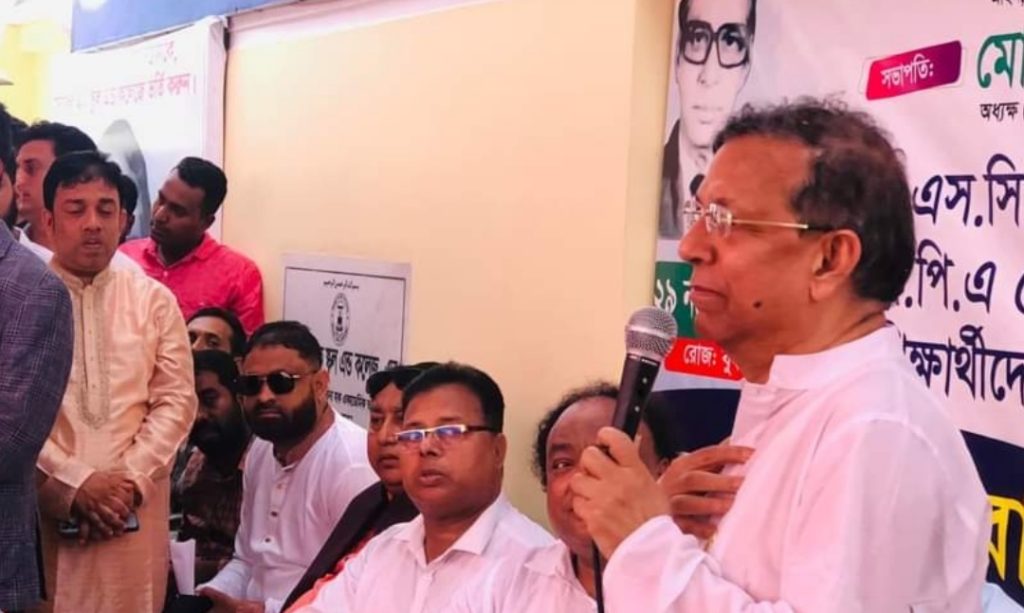 নির্বাচনী এলাকায় আইনমন্ত্রী, আবেগাপ্লুত হয়ে চাইলেন দোয়া
