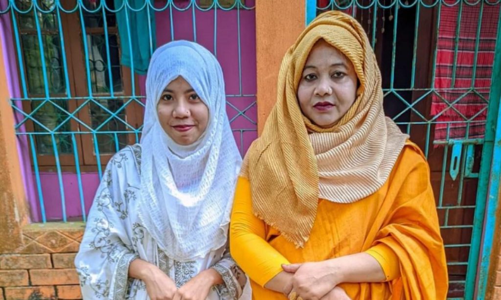 মেয়ের সাথে এসএসসি পরীক্ষার্থী ছিলেন ইউপি সদস্য, পাশ করলেন দুজনই