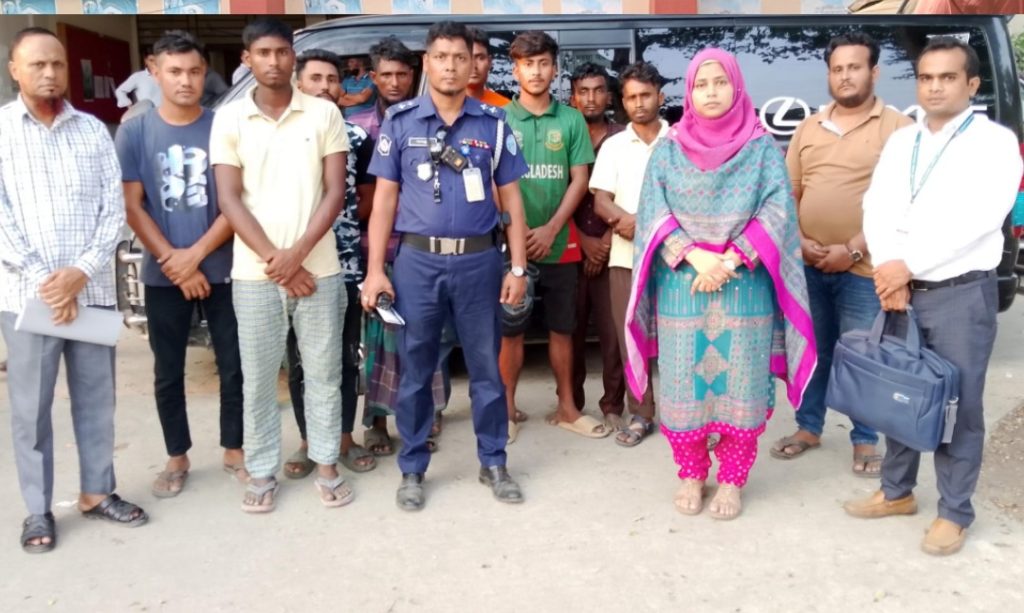 কসবায় দরজা-জানালা ভেঙে জাল ভোটের চেষ্টা, পোলিং এজেন্টসহ ৯জনের জেল