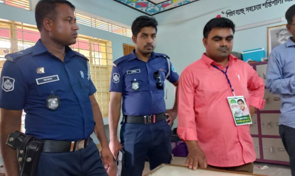 ব্যালট পেপার ছিনিয়ে নিয়ে প্রকাশ্যে সিল মারার চেষ্টা, চেয়ারম্যান প্রার্থীর এজেন্টের জেল