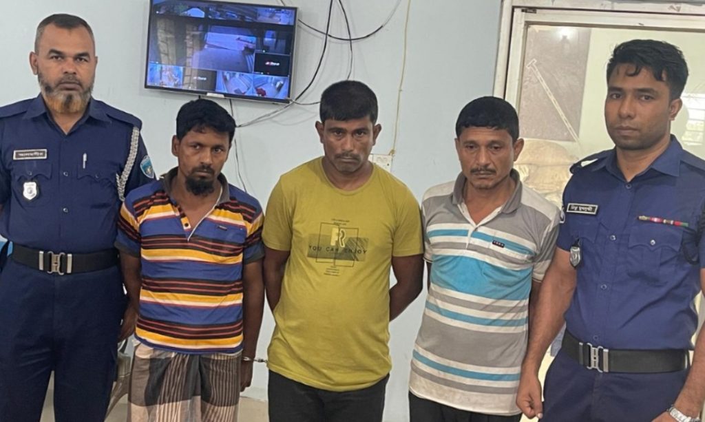 কসবায় মাদক ব্যবসার জেরে নারীকে তুলে নিয়ে পাহাড়ে হত্যা, তিনজন গ্রেপ্তার