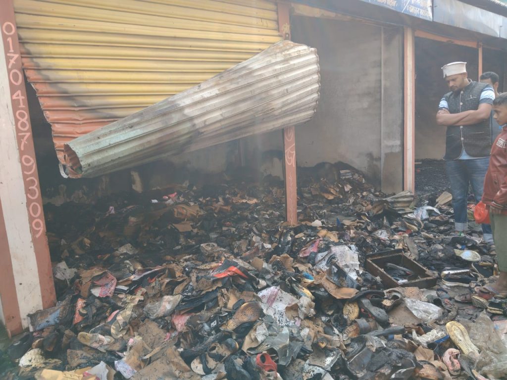 বিজয়নগরে দুই দোকান পুড়ে ছাই
