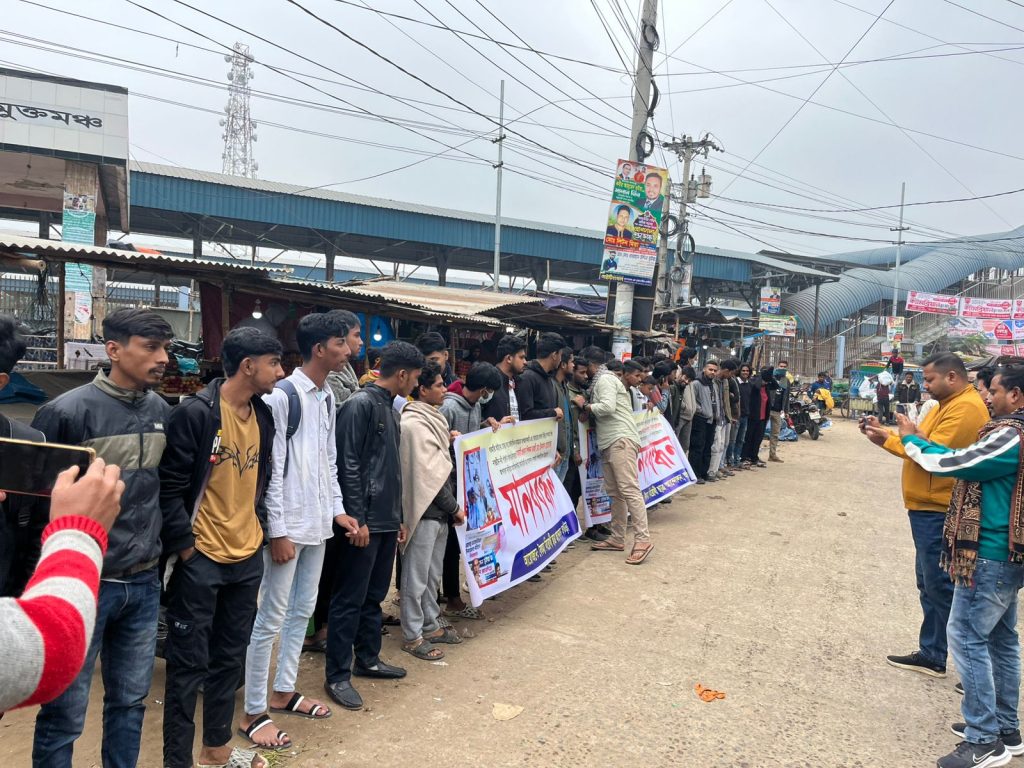 আখাউড়ায় শিক্ষকের অপসারণ দাবি বৈষম্যবিরোধী ছাত্র আন্দোলনের
