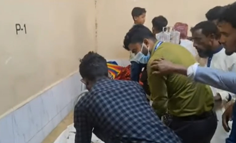 মাধবপুরে  ট্রাক ও পিকআপ ভ্যানের সংঘর্ষে চারজন নিহত, আহত ৫