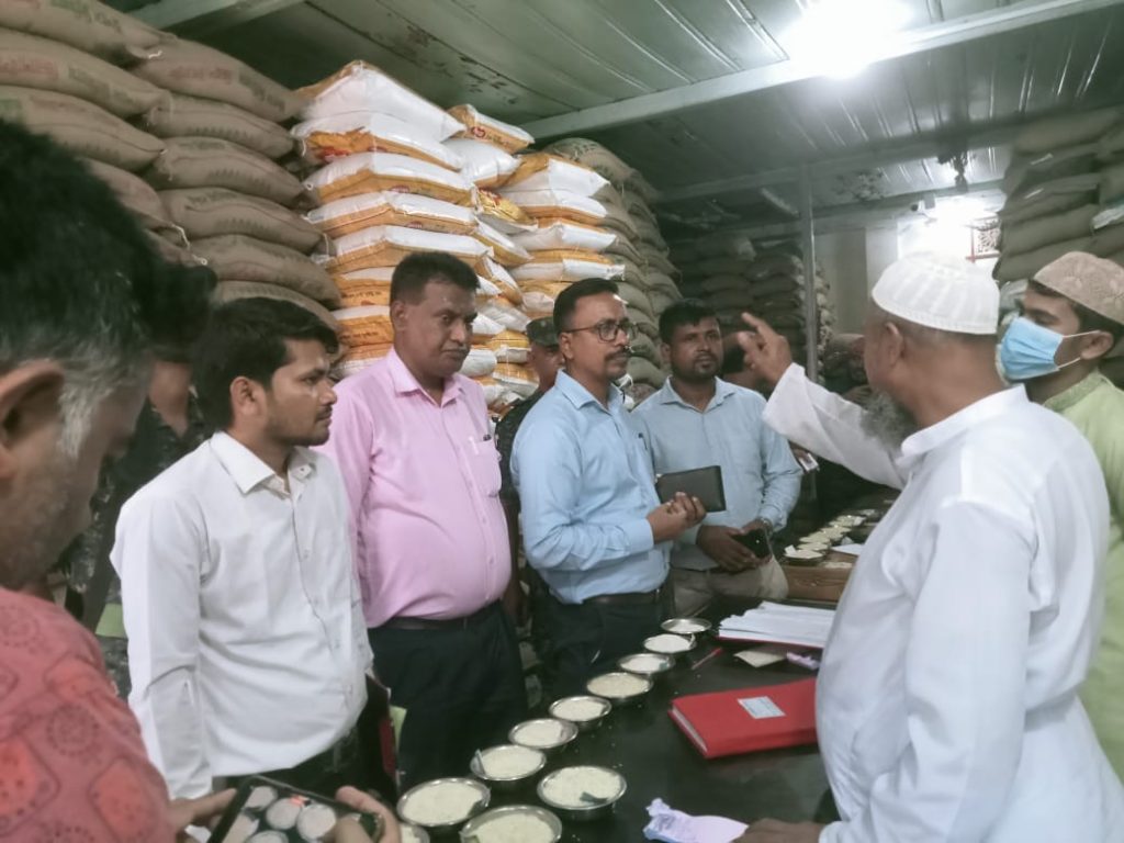 ব্রাহ্মণবাড়িয়ায় দুই চালের দোকানকে জরিমানা