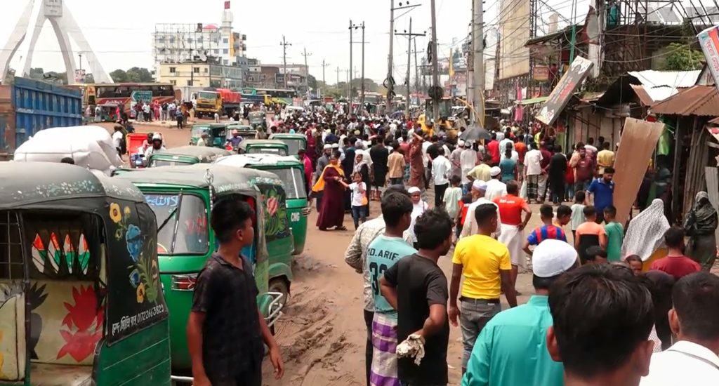 ঈদযাত্রা নির্বিঘ্ন করতে ঢাকা-সিলেট মহাসড়কে অর্ধশত অবৈধ স্থাপনা উচ্ছ্বেদ