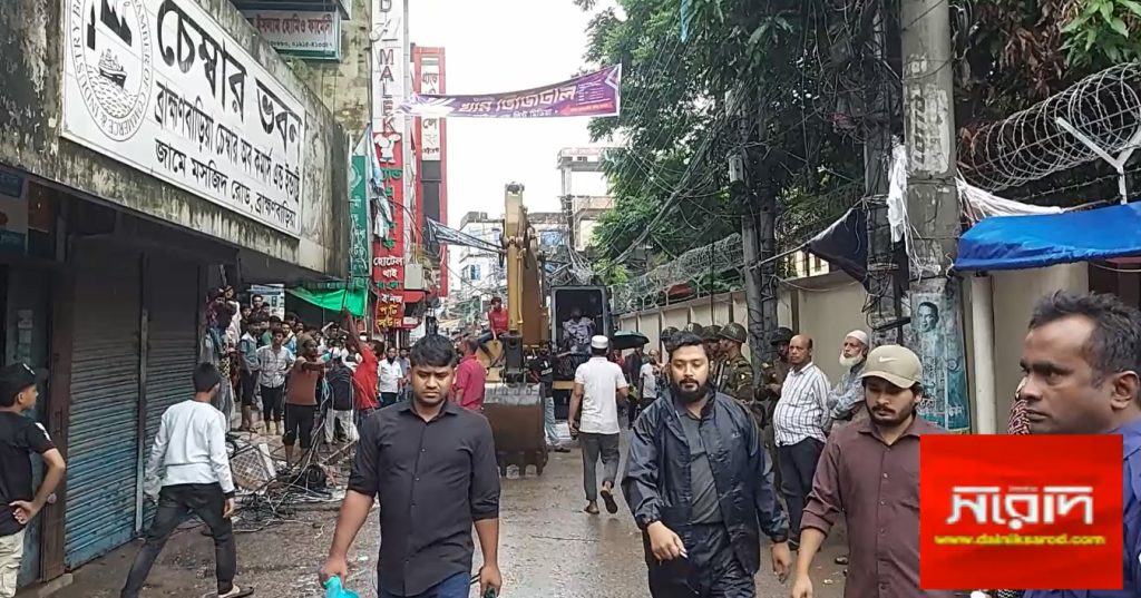 ব্রাহ্মণবাড়িয়ায় উচ্চ আদালতের নির্দেশে চেম্বার ভবন গুড়িয়ে দিল প্রশাসন
