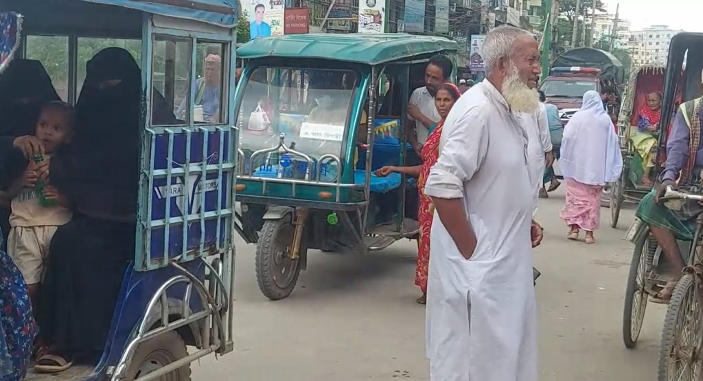 ব্রাহ্মণবাড়িয়ায় পুলিশি হয়রানি বন্ধের দাবীতে সিএনজি অটোরিকশা চালকদের অনির্দিষ্টকালের ধর্মঘট