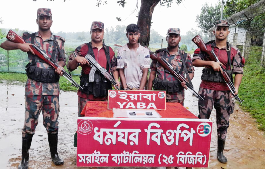 ২৫ বিজিবি অভিযানে মাদকদ্রব্যসহ রমজান আটক