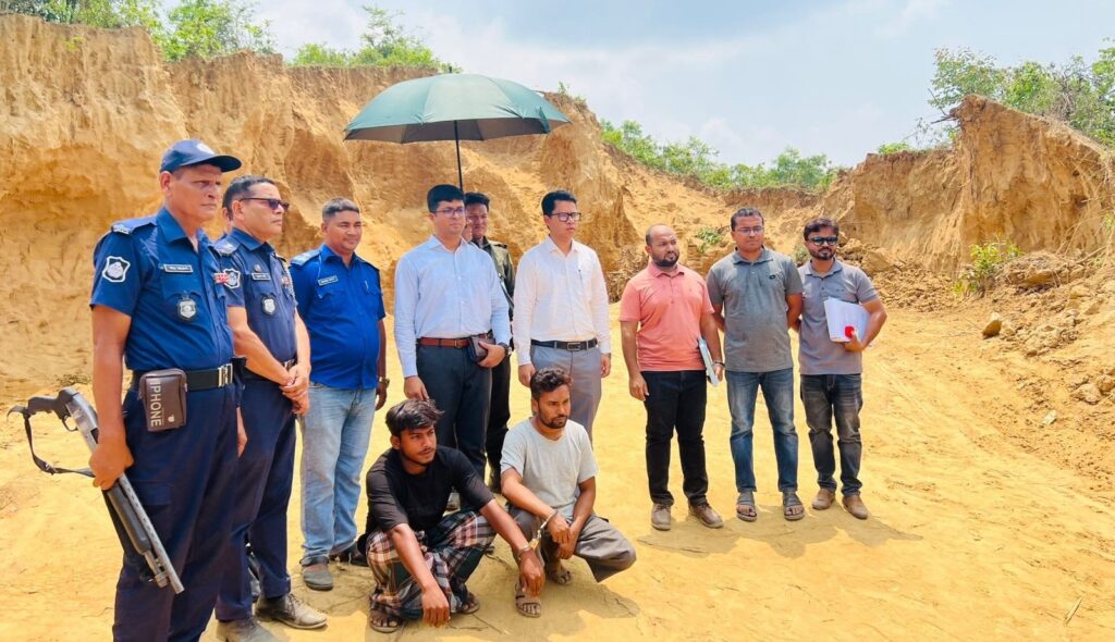 কসবায় পাহাড় কাটার দায়ে দুইজনকে কারাদণ্ড