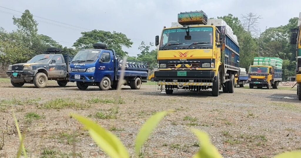 কূটনৈতিক টানাপোড়েন কাটিয়ে ইতিচাক ধারায় আখাউড়া স্থলবন্দরের রপ্তানি বাণিজ্য