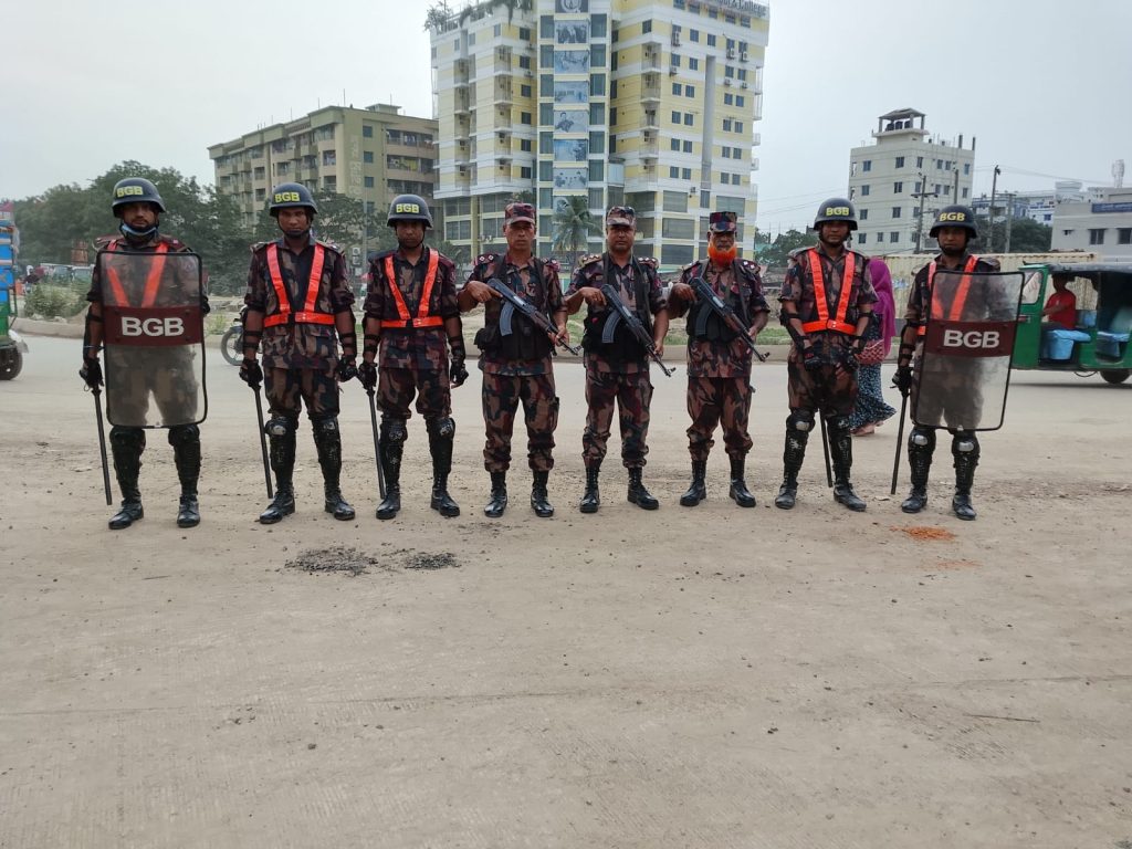 ঈদযাত্রা ও কুরবানির পশুর গাড়ি চলাচল নির্বিঘ্ন করতে ঢাকা-সিলেট মহাসড়কে বিজিবি মোতায়েন