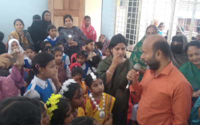 শিক্ষার্থীদের সঙ্গে মিশে কথা বললেন জেলা প্রশাসক