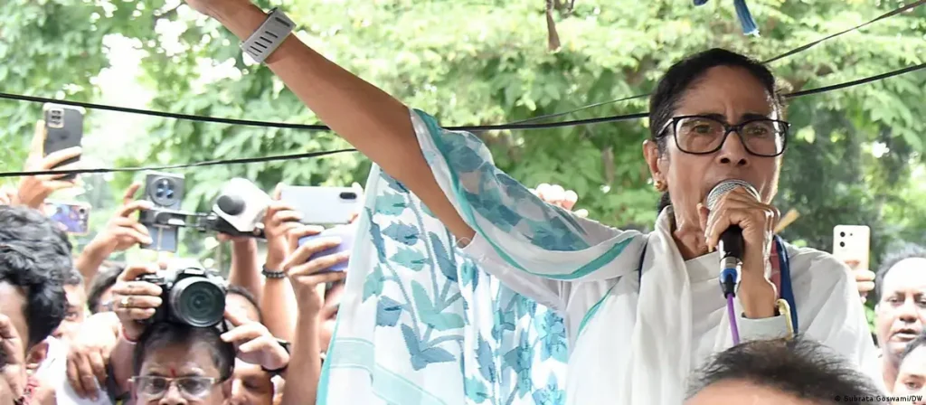 ভোটে হারার একমাসের মধ্যে কেন তৃণমূলে ভাঙন?