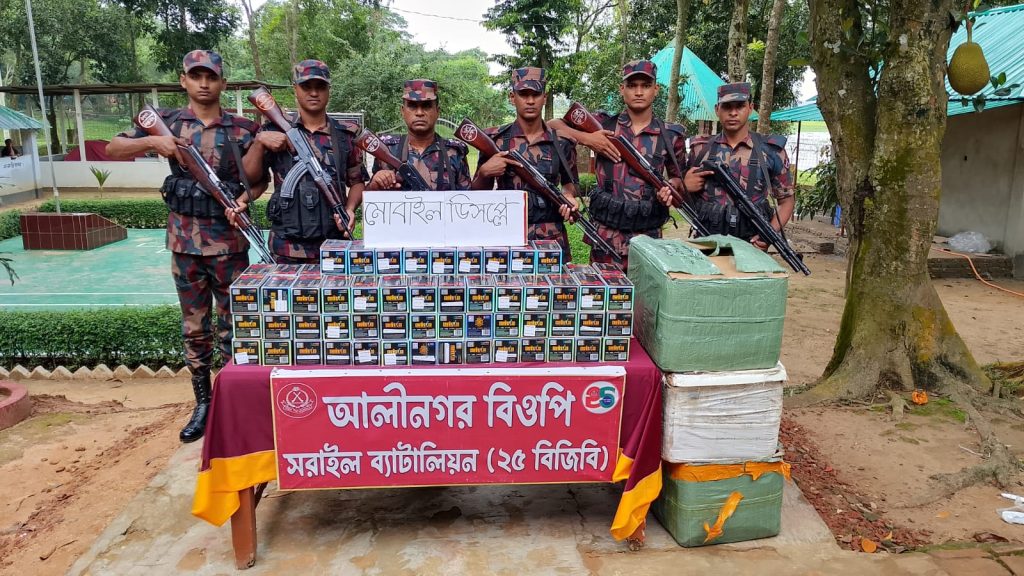 বিজয়নগরে দেড় কোটি টাকার ভারতীয় মোবাইল ফোনের ডিসপ্লে উদ্ধার