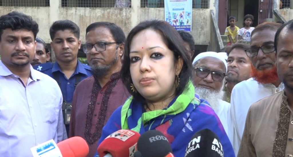 ‘জ্ঞানী স্বরাষ্ট্রমন্ত্রী’ ‘অতি তৎপরতা’ নিজের মন্ত্রণালয়ে দেখালে দেশবাসী উপকৃত হতো: রুমিন ফারহানা