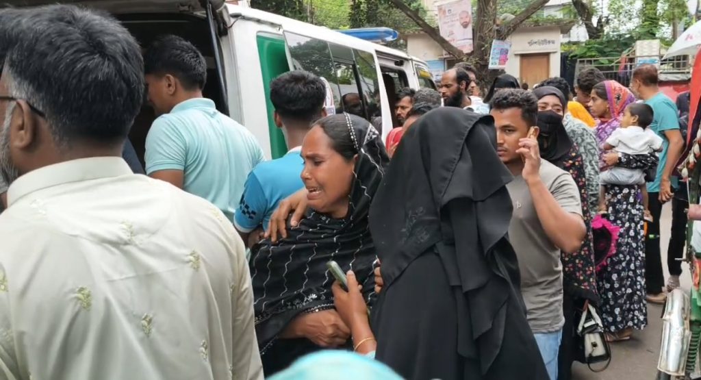 ব্রাহ্মণবাড়িয়ায় পিকআপের ধাক্কায় মা-ছেলেসহ অটোরিকশার ৩ যাত্রী নিহত