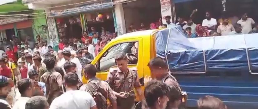 কসবায় ‘মব’ করে বিজিবির কাছ থেকে চোরাইপণ্যের গাড়ি ছাড়িয়েছে চোরাকারবারিরা