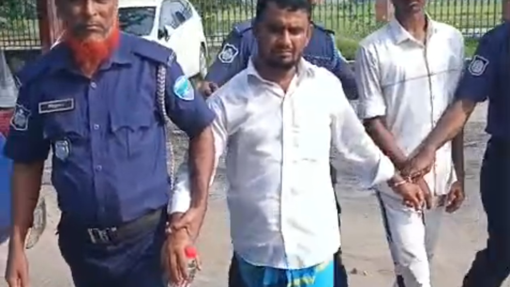 অবশেষে ছাগলকে মোটাতাজা দেখাতে জোরপূর্বক পানি খাওয়ানো চাঁন বাদশা আটক