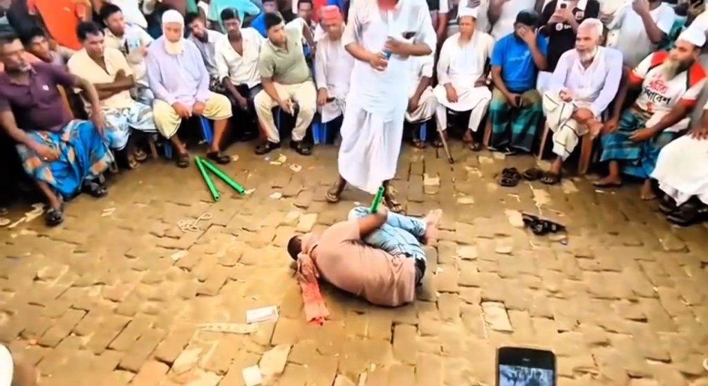 নবীনগরে  মাদক ব্যবসার অভিযোগে এক ব্যক্তিকে চোখ-হাত বেঁধে মধ্যযুগীয় কায়দায় নির্যাতন