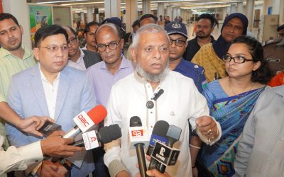 ডিসি সারওয়ার ‘চোখ খুলে দিয়েছেন’, মাজারের স্বচ্ছতা নিশ্চিত করব: আরিফুল হক
