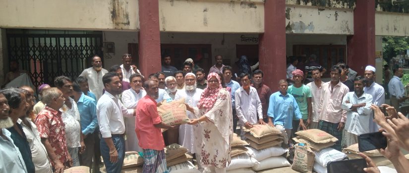 আখাউড়ায় কৃষকদের মাঝে বিনামূল্যে সার ও বীজ বিতরণ