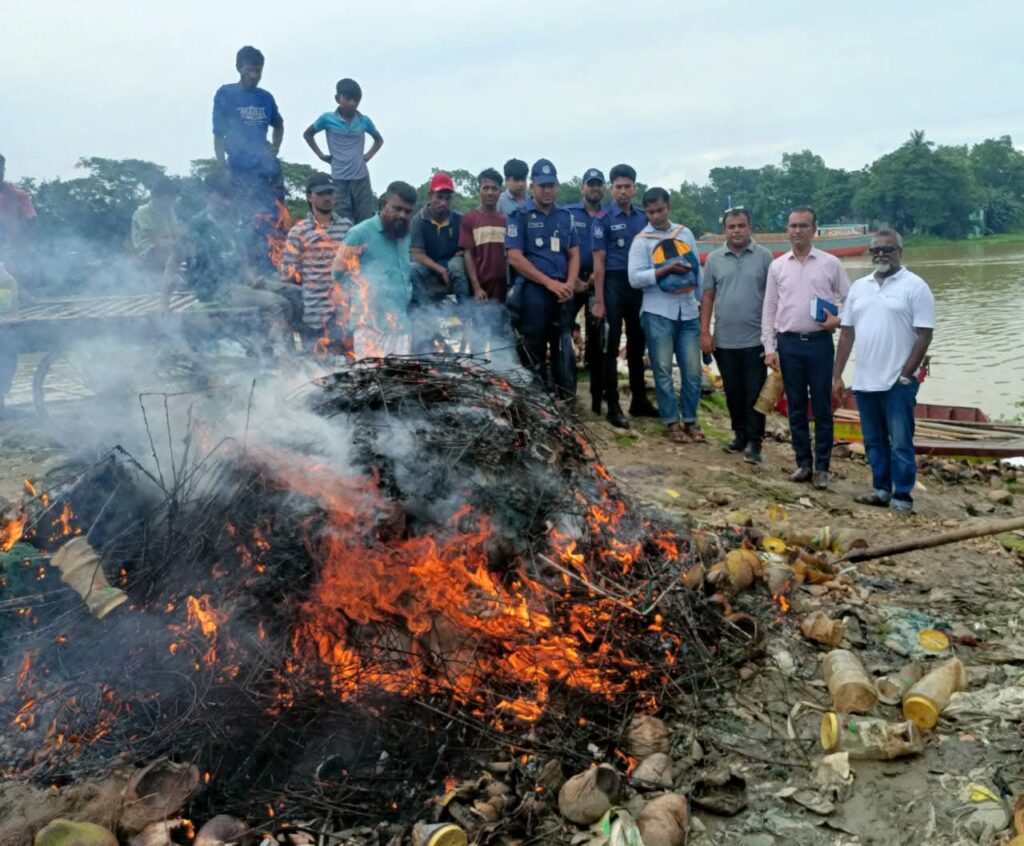 তিতাস নদী ও বিলে অবৈধ জালবিরোধী অভিযানে নিষিদ্ধ জাল জব্দ ও ধ্বংস