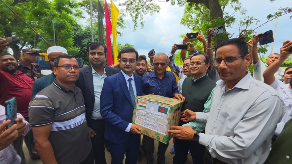 প্রধানমন্ত্রীকে ৭৮০ কেজি আনারস পাঠালেন ত্রিপুরার মুখ্যমন্ত্রী