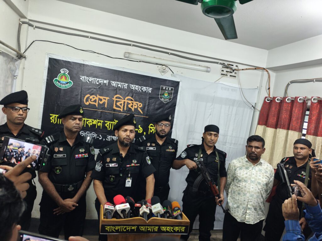 র‍্যাব সদস্যদের আটকে রেখে মারধর: কুখ্যাত ‘শফিক ডাকাত’ গ্রেপ্তার
