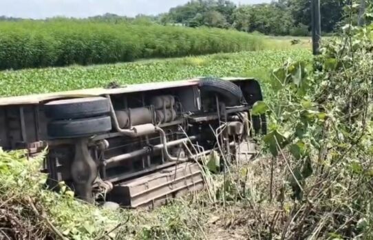 কসবায় যাত্রীবাহী বাস উল্টে আহত অন্তত ১২