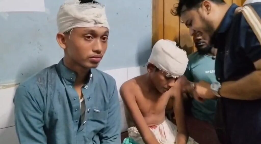 পুলিশের সাংস্কৃতিক অনুষ্ঠানে মাদরাসাছাত্রদের বাধা, লাঠিচার্জে আহত ২০