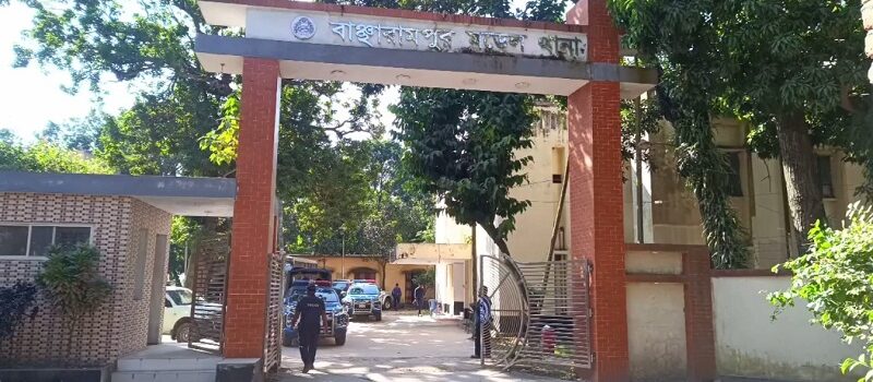 বাঞ্ছারামপুরে পুলিশের ওপর হামলা, ৪ পুলিশ আহত
