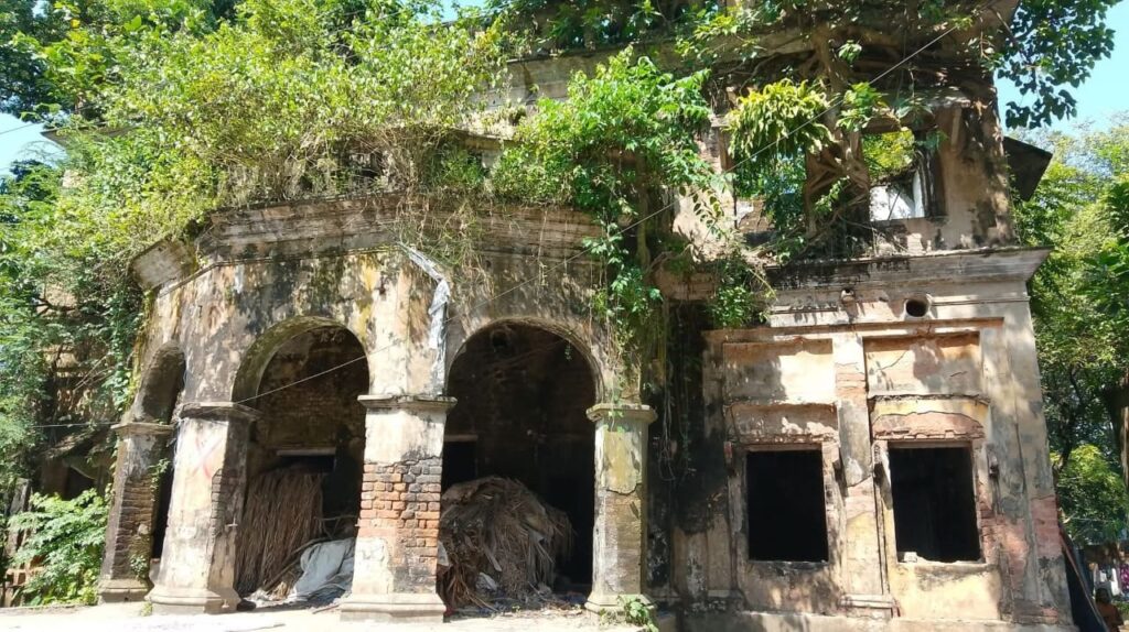 অবহেলায় সরাইলের ঐতিহ্যবাহী চুন্টা সেনবাড়ি