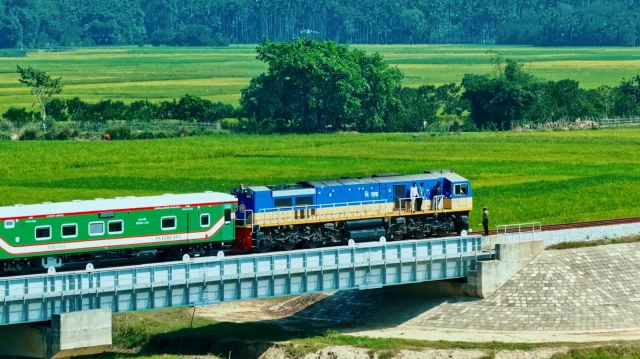 যাত্রী চাপ সামলাতে কক্সবাজার পর্যন্ত যাবে মহানগর এক্সপ্রেস