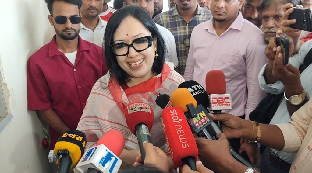 প্রত্যেকের হাতেই গণমাধ্যম আছে, চাইলেই হাসিনার বক্তব্য শুনতে পারবে: রুমিন ফারহানা