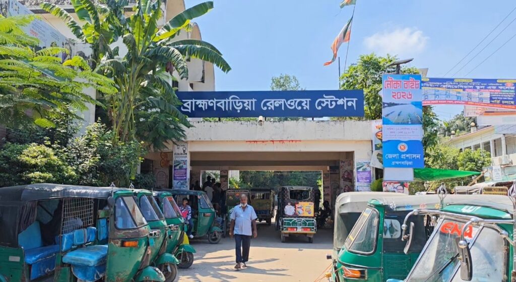 তিতাস ট্রেনের দুই কাউন্টার কর্মীকে যুবদল নেতার মারধর, কাউন্টার বন্ধ
